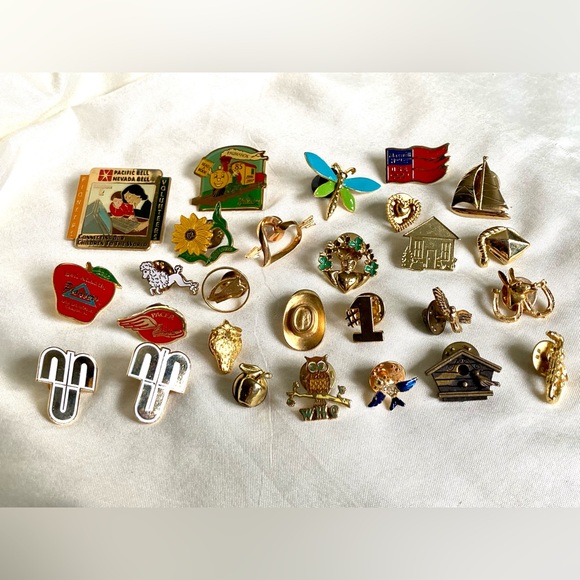 Pinback Assorted Lot Of 27 Pins - Picture 1 of 8